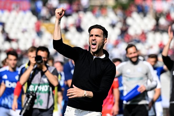 Phương pháp nhỏ: Khi chúng tôi bị mất bóng, một số người chơi rời sân vì điều trị và hình phạt thẻ đ