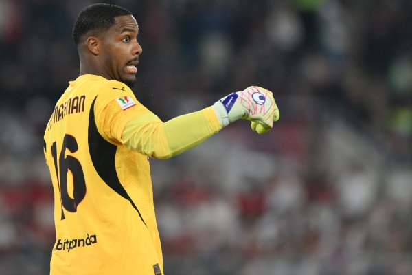 Falke: Manchester United và Chelsea quan tâm đến thủ môn 30 tuổi Maignan của Milan, nhưng Bayern khô