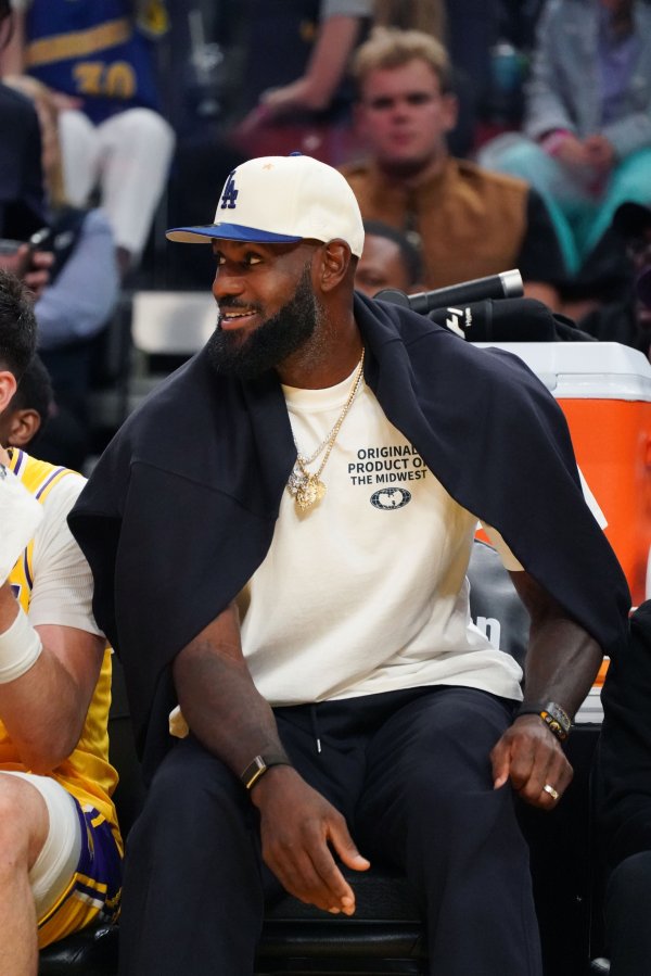 James: Tôi đã cảnh báo các cố vấn tài chính đừng suy nghĩ quá nhiều nếu không sẽ không tốt cho họ