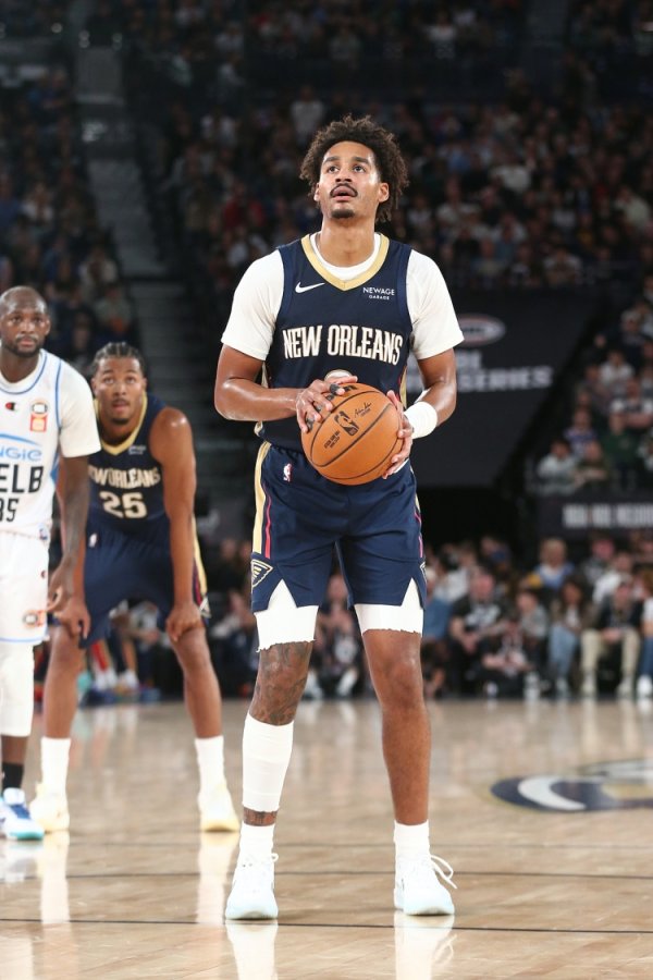 Tỷ lệ bắn ba điểm 23,8%! Pelicans chỉ thực hiện được 5 trong số 21 quả ba điểm! Bị Rockets dẫn trước