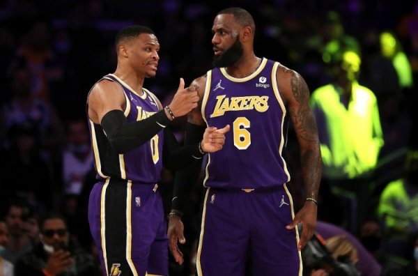 Westbrook cảm thấy James không thành thật, trong đó có việc James không thể nói được lời thoại trong