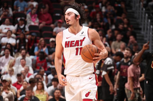 Cộng hoặc trừ +43! Huskers ghi được 17 điểm, 10 rebound và 6 kiến tạo khi bắn 8/12.