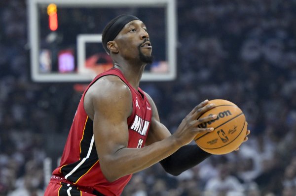 Không chính xác nhưng có thể tác động! Adebayor thực hiện 5 trong số 15 cú sút, 26% trong số 26 quả 