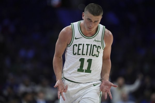 Bạn phải tìm lại cảm giác thật nhanh! Pritchard thực hiện 1 trong 5 quả ba điểm trong hiệp và chỉ gh