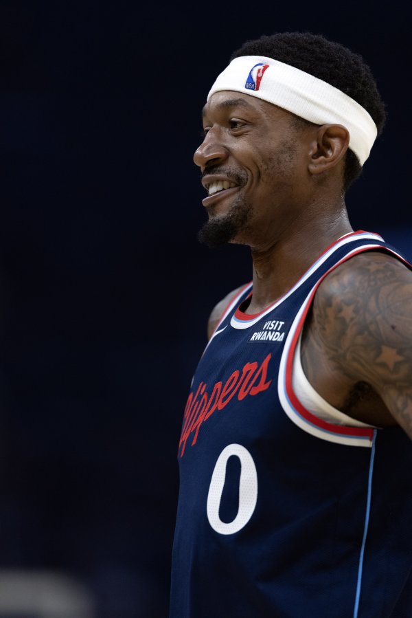 Người đánh chuông! Bill: Leonard đã có một cú sút đáng kinh ngạc