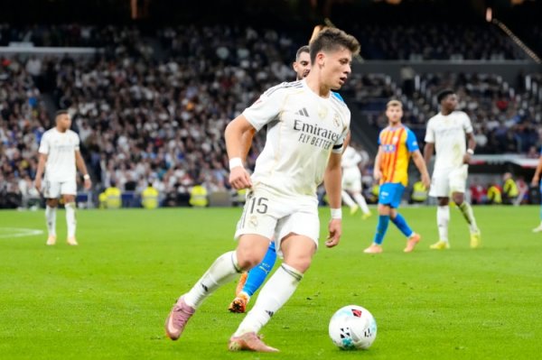 Truyền thông Thổ Nhĩ Kỳ: Guler đá 75 trận cho Real Madrid, Real Madrid sẽ trả Fenerbahce 2 triệu eur