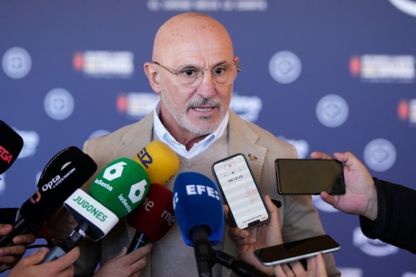 De la Fuente về xung đột El Clásico: Đội tuyển Tây Ban Nha không cãi vã, không khí như một gia đình