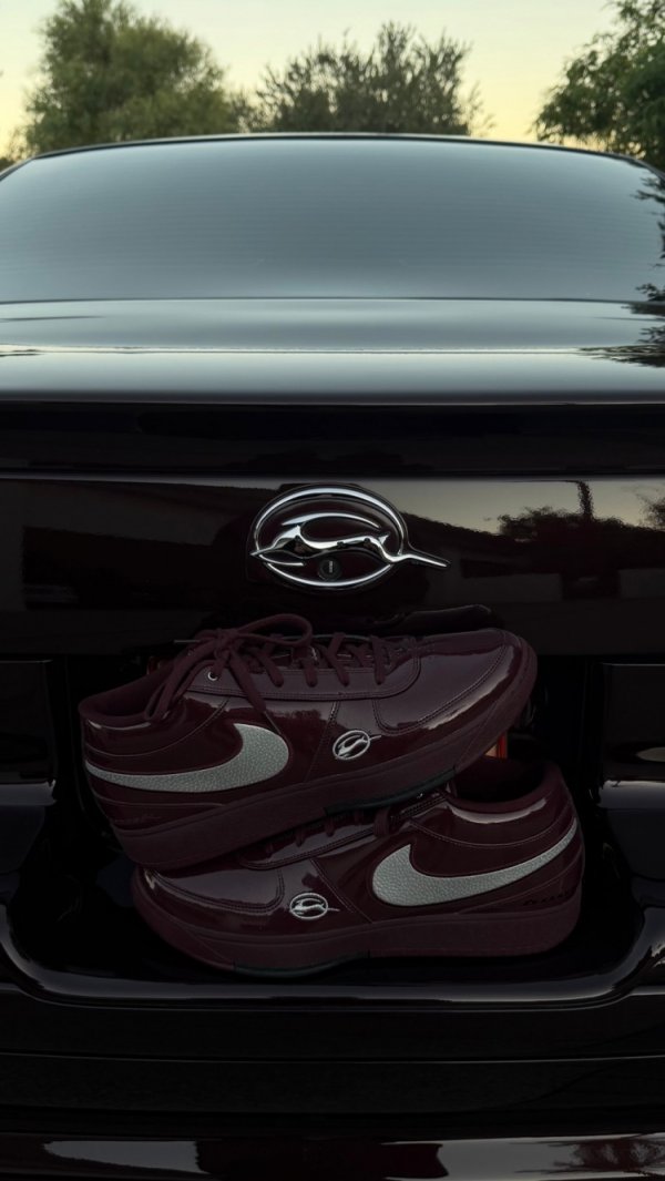 Yêu xe hơi và giày thể thao! Booker tiết lộ Quyển 1 lấy cảm hứng từ chiếc sedan Chevrolet Impala của