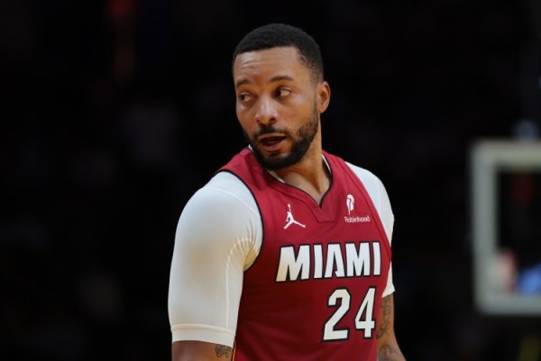 Tim tôi đau quá! Wiggins khen ngợi Powell là bản hợp đồng xuất sắc nhất mùa hè này. Phóng viên tàu: 