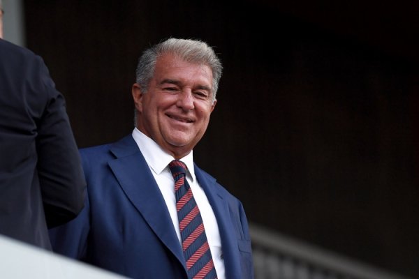 Laporta: Camp Nou hiện có sức chứa 27.000 người và tầng khán đài thứ 3 sẽ được đưa vào sử dụng vào đ