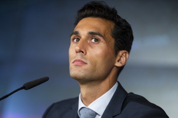 Mọi người: Đội Real Madrid B xô xát với đối thủ sau trận đấu, 2 cầu thủ và HLV Arbeloa nhận thẻ đỏ