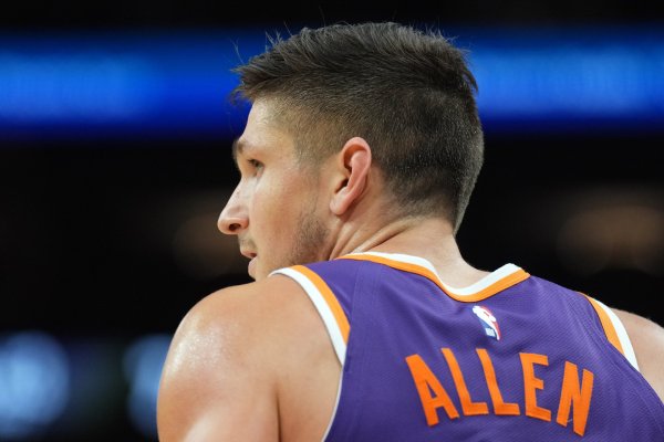 Allen sẽ ra ngoài vào ngày mai! Ott: Hiện giờ anh ấy đang được theo dõi hàng ngày. Tình hình có vẻ k