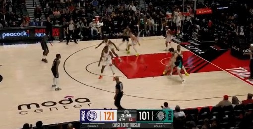 Hãy cho nó một cơ hội và chiến đấu! Yang Hansen đánh vào lưng Richards và đánh Richards liên tục, kh